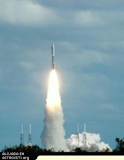 <a href=" http://www.planetary.org/image/ksc_06pd0082.jpg">Click para ampliar</A>
<b>Lanzamiento de la New Horizons </B> 
El cohete Atlas V llevando la sonda  a Plut�n New Horizons despeg� a las 19:00 UTC el 19 de Enero de 2006 desde la Base de la Fuerza A�rea de Cabo Ca�averal. La New Horizons es la nave m�s r�pida lanzada hasta la fecha, alcanzando la altitud de la �rbita de la luna en 9 horas y J�piter en 13 meses.
Cr�dito: NASA / Ken Thornsley 
