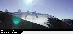 Una vista de la ladera sur de la cima del Mauna Kea, tomada desde el Observatorio Keck localizado en la ladera norte. De izquierda a derecha, los observatorios son el Telescopio Franco-Canadiense de Hawai (CFHT), el G�minis Norte, El Universidad de Hawai 88", y el Telescopio Infrarrojo del Reino Unido (UKIRT).