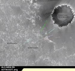 <a href="http://www.planetary.org/image/Opp_BeagleCrater_MOC_Sol855_063006-B863R1_br2.jpg">Pinche</a> para ampliar la imagen
<strong>El cr�ter Beagle en el horizonte de Opportunity.</strong>
Esta imagen de la C�mara del Orbitador Marciano a bordo del �Mars Global Surveyor� destaca la aproximaci�n de Opportunity hacia el cr�ter Beagle. El norte est� a la izquierda. Los emplazamientos de Opportunity en los soles 804 (29 de Abril, 2006) y 855 (20 de Junio, 2006) est�n se�alados, como tambi�n lo est�n los m�rgenes izquierdo y derecho del borde del cr�ter Victoria desde el punto de vista del rover. El �promontorio� se�alado es un punto brillante que los cient�ficos pensaban en principio que era un afloramiento, pero investigaciones posteriores indican que este afloramiento debe estar, en su lugar, en el cercano borde del cr�ter. Marcados en salm�n hay dos peque�os cr�teres detr�s del cr�ter Beagle que se encuentran en el oscuro �annulus�, o anillo, alrededor del cr�ter Victoria. Esta imagen es una versi�n no graduada que el equipo del rover utiliza para planificaci�n. Ha sido resaltada y ensanchada en algunos lugares y no se usa con fines cient�ficos. Cr�dito: / NASA / JPL-Caltech / MSSS / OSU /
