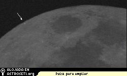 Una Le�nida con un destello de octava magnitud cerca del cr�ter Gauss. La pel�cula corre con un movimiento lento de 7x; de otra manera la explosi�n ser�a casi invisible para el ojo humano.
Pulse para ver el video en: <a href=http://science.nasa.gov/headlines/y2006/images/lunarleonid/sflash_movie.gif target=_blank>gif</a>, <a href=http://science.nasa.gov/headlines/y2006/images/lunarleonid/nov17_2006_leonid.wmv target=_blank>vmw</a> o <a href=http://science.nasa.gov/headlines/y2006/images/lunarleonid/NOV17_2006_Leonid.m1v target=_blank>mpeg</a>
