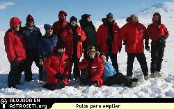 El equipo ANSMET el 7 de diciembre de 2006 
[<a href=http://www.humanedgetech.com/expedition/ansmet2/ target=_blank>M�s informaci�n</a<]
