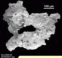 <a href=http://science.nasa.gov/headlines/y2006/images/truefake/agglutinate.jpg target=_blank>Una part�cula del suelo lunar</a>. Su extra�a forma refleja una historia violenta: es el resultado de la fusi�n de roca, mineral y vidrio por el calor de los impactos de micrometeoritos. Cr�dito de la imagen: David S. McKay, NASA/JSC.