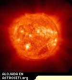 Cuando viajan a trav�s del espacio, los astronautas pueden estar expuestos a dosis da�inas de radiaci�n originada en el Sol o en forma de rayos c�smicos.
Cr�dito: NASA/ESA/SOHO