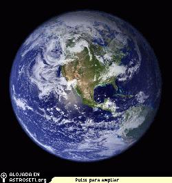 Una colecci�n de observaciones realizadas por la nave insignia Terra del Sistema de Observaci�n Terrestre fue unida en un mosaico sin junturas en color verdadero de cada kil�metro cuadrado de nuestro planeta.
Cr�dito: NASA Goddard Space Flight Center