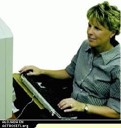 <i> La misi�n STS-107 le permite a Laura Barger, una investigadora en medicina de la Escuela M�dica de Harvard y del Hospital Brigham y de Mujeres en Boston, Massachusetts, combinar su inter�s en el vuelo espacial con los estudios sobre el sue�o y los ritmos circadianos.</i>