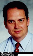 <i>Michael Jacox, sub-director del Centro Comercial Espacial para Ingenier�a de A&M, est� dirigiendo el despliegue a bordo de STS-107 del equipo de navegaci�n y rastreo de nueva generaci�n, StarNav-1.</i>