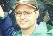 El cientfico sobre la atmsfera, Jim Kasting de la Universidad del Estado de Pennsylvania propuso ya hace diez aos que la Tierra obtuvo una atmsfera rica en oxgeno porque el hidrgeno molecular de las erupciones volcnicas se esparci hacia el espacio.
Crdito: Penn State University 