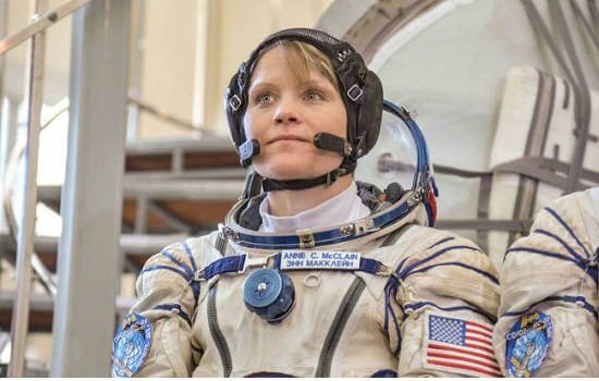 El divorcio de una astronauta dispara la denuncia de un delito espacial