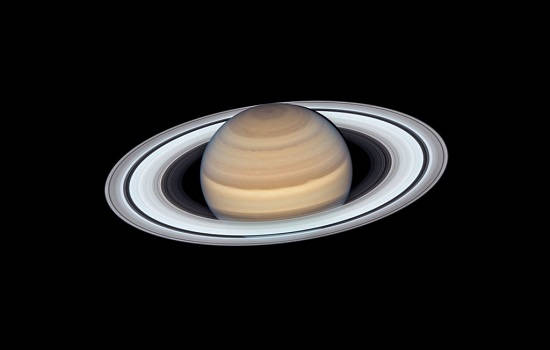 Los anillos de Saturno lucen espectaculares en esta nueva imagen del Hubble