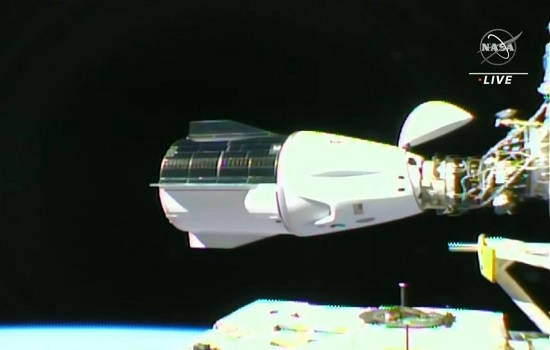 La nave Crew Dragon 3 de SpaceX se acopla a la Estación Espacial Internacional