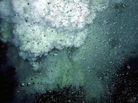 La erupci�n del volc�n submarino NW Rota-1 libera gran cantidad de burbujas �probablemente de di�xido de carbono.
