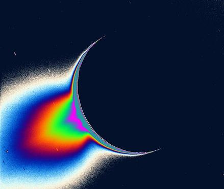 Encelado, geolgicamente activa, alimenta abastece de hielo al anillo E de Saturno