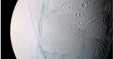 Encelado, la luna de Saturno, podría haber rotado